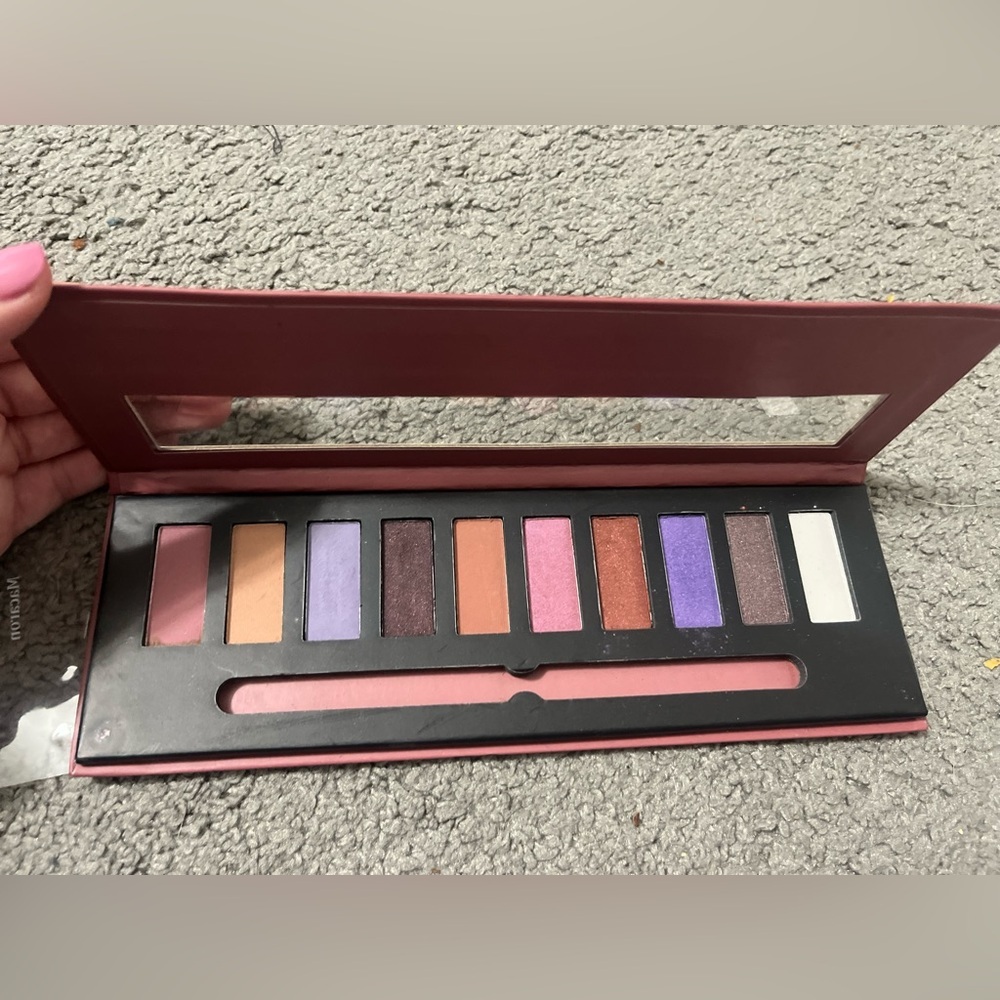 Women’s Eye Shadows Makeup City Color Ooh La La​ - Picture 3 of 4